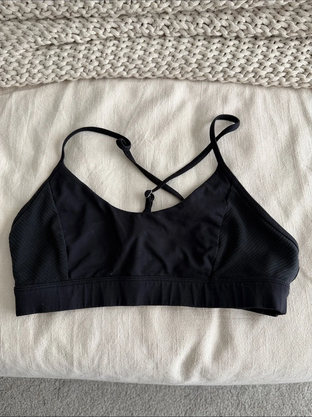 Black Cross-Back Light Support Sports Bra